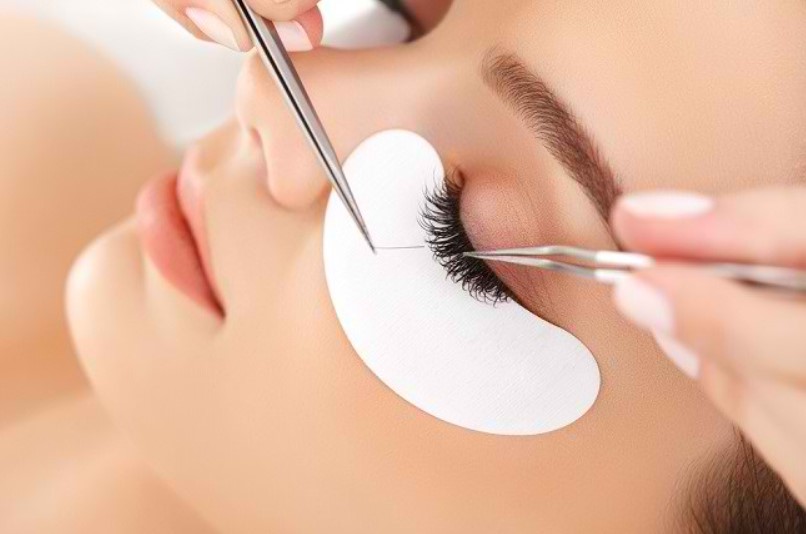 The Pros and Cons of Getting an Eyelash Extension